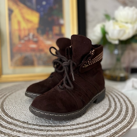 Stuart Weizman girls bootie - Picture 9 of 10